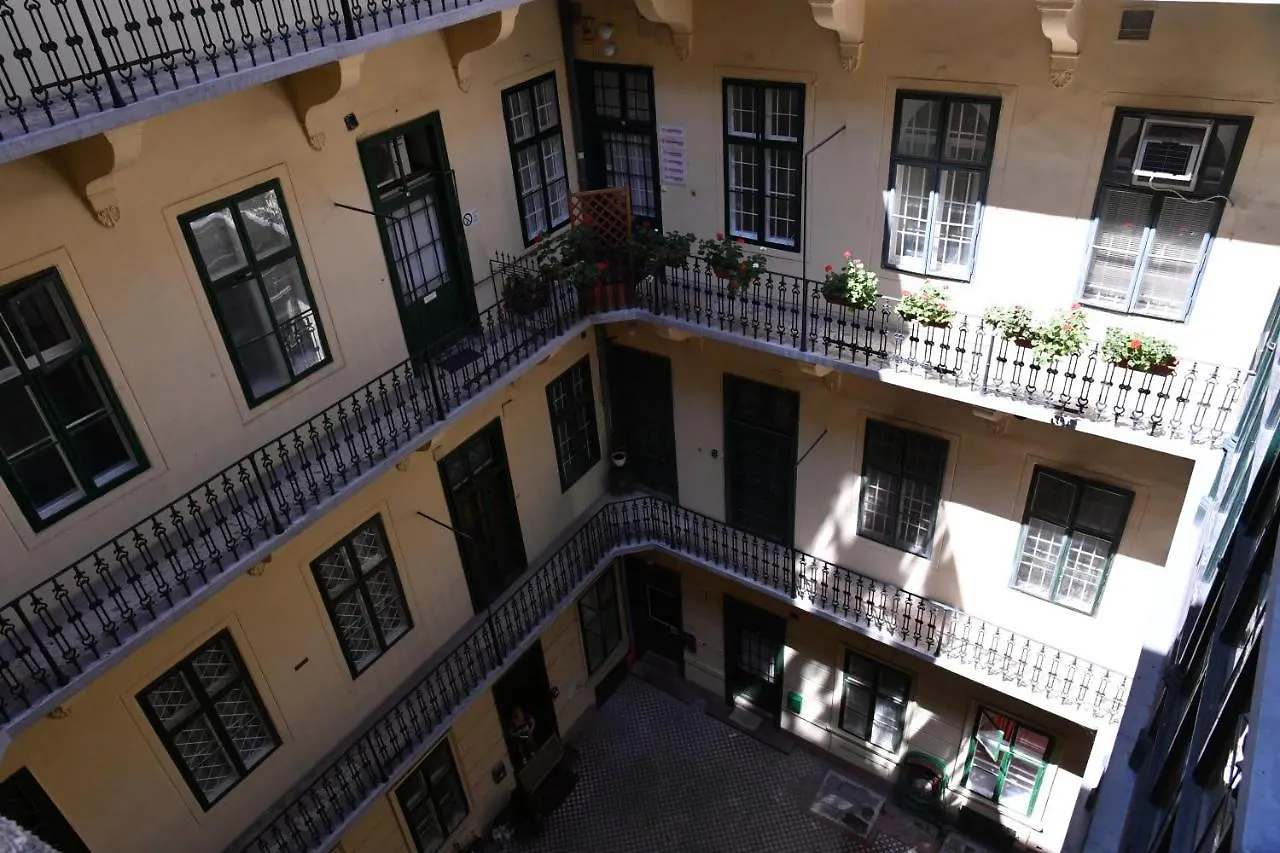 Five Seasons Vaci Utca Apartment Budapest 0*,