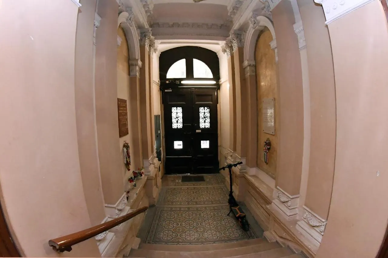 Five Seasons Vaci Utca Apartment Budapest