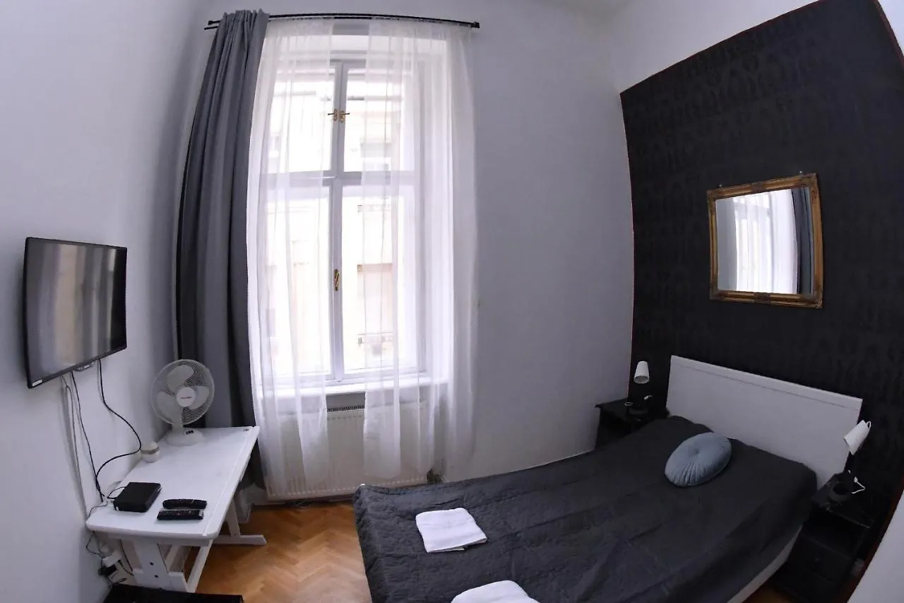 Five Seasons Vaci Utca Apartment Budapest